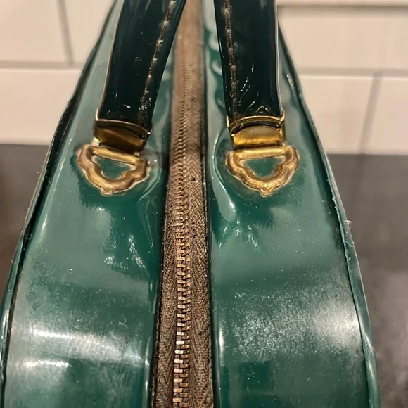 Vintage 60/70’s Tolin Mfg. Corp. Miami, Fl. Patent Leather Green Handbag - Picture 3 of 5